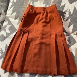 Perfect 1940-50s vintage pleated skirt w buttons